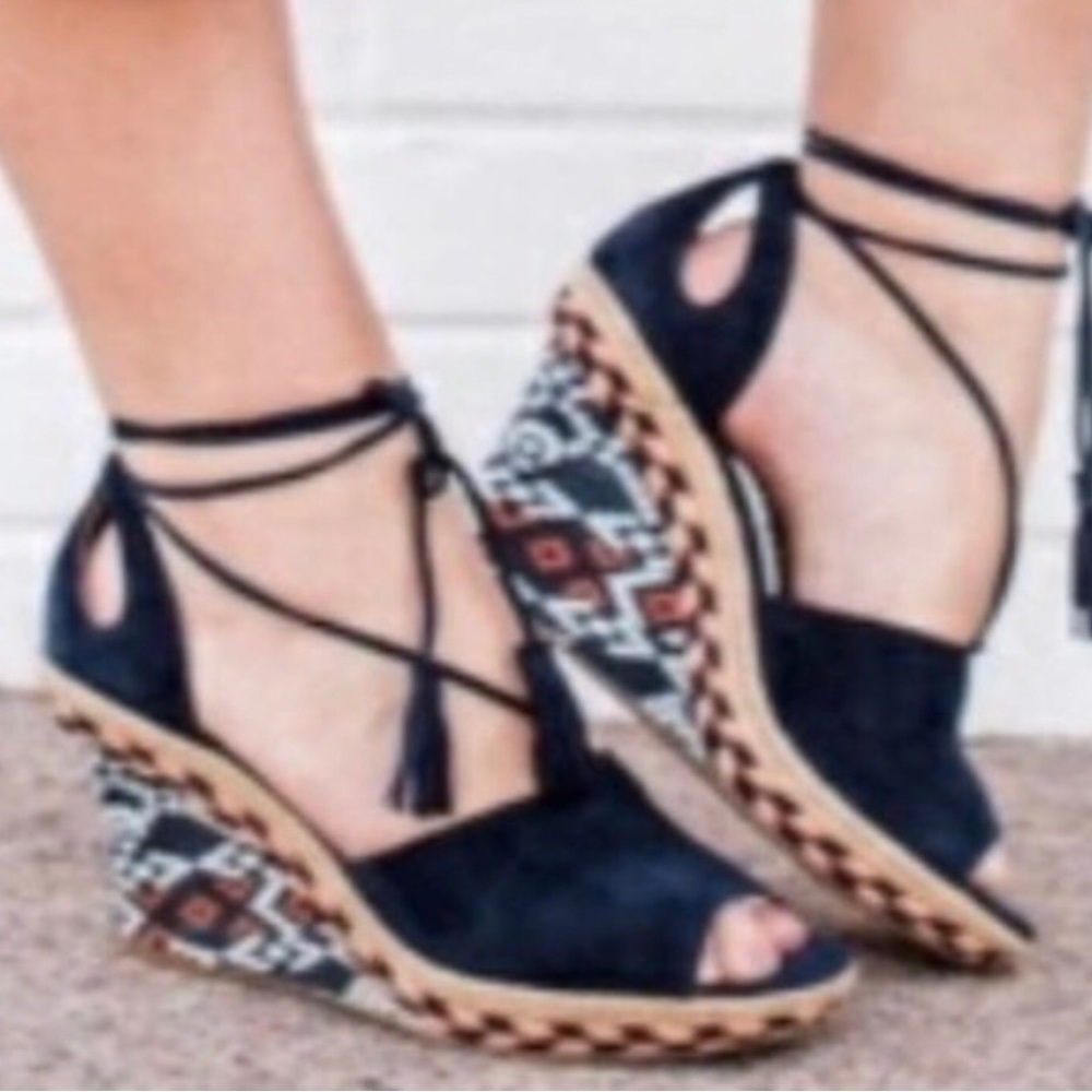Cabi isla navy blue wedge sandal size 9.5